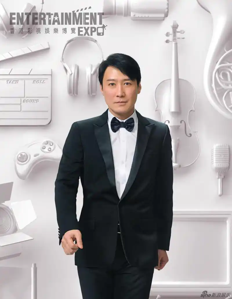 宣传短片导演黎明与摄影指导张文华(左)