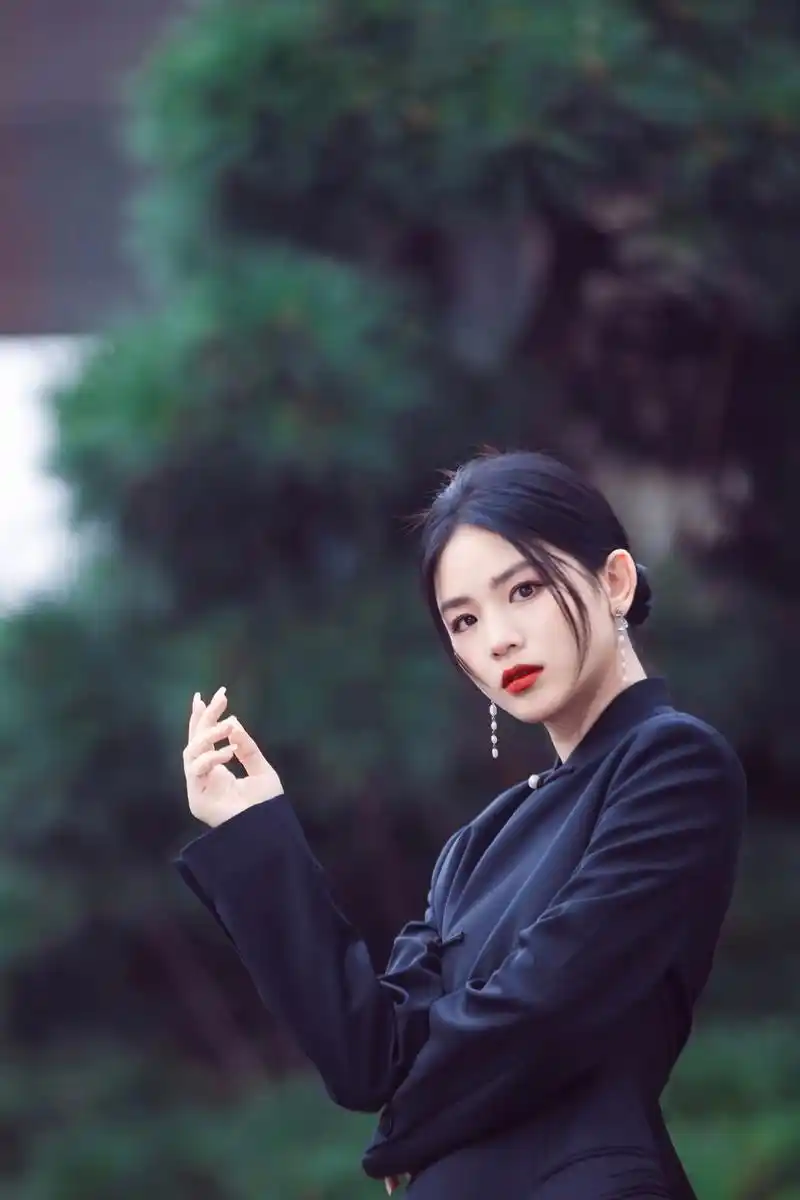 歌手黄英 @黄英幺儿 in elvis.cheung开运系列 - 抖音