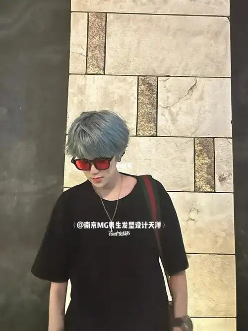 男生发色推荐蓝灰色