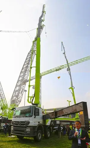 专业高手奔驰actros混凝土泵车亮相2018上海bauma展