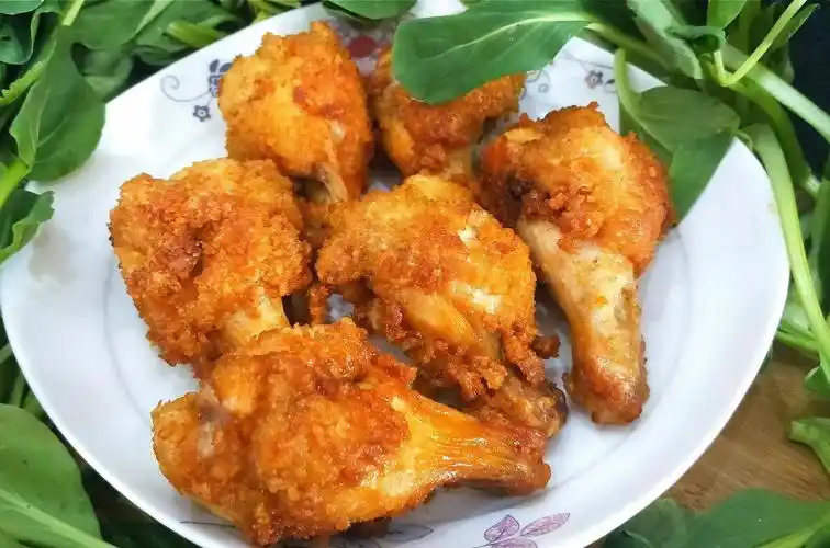 自己在家做炸鸡翅根,外酥里嫩香脆可口,味道不比肯德基的差