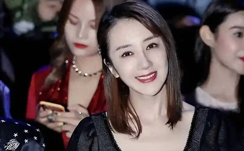 她曾是古装第一美人,被狗咬伤,又输官司,终于在40岁演坏人翻_李依晓