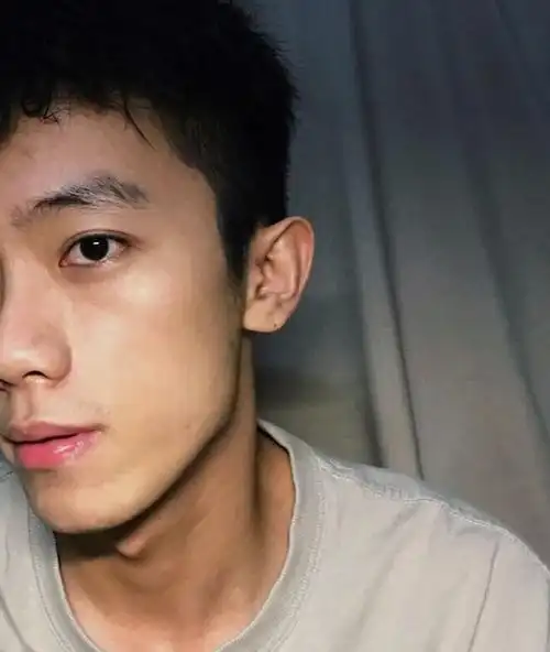 男生皮肤粗糙脸上有痘毛孔粗大如何护肤2个月祛痘细腻肌肤收缩毛孔