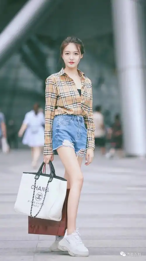 sun图文丨doudou想要上镜街拍的小伙伴们加微信:www_d614济南街拍丨齐