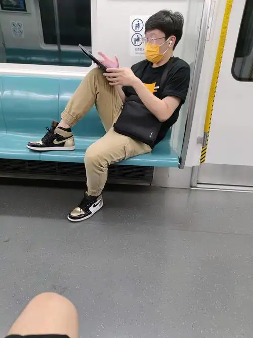 不吐不快 | 北京地铁四号线,21世纪不礼貌分子