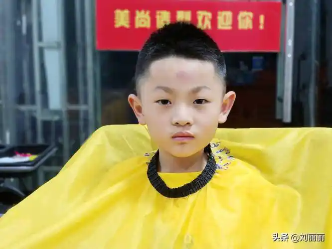 男生留什么发型好看小男孩理什么发型好看图片