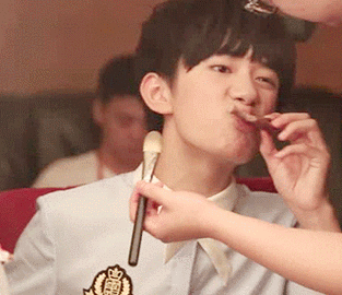 tfboys-易烊千玺   #易烊千玺电影小小的我# yyqx#四字 易烊千玺