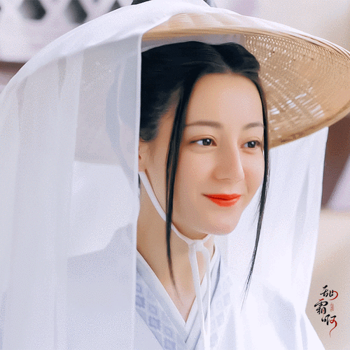 身披斗笠惊鸿一瞥迪丽热巴把李长歌的洒脱诠释的淋漓尽致