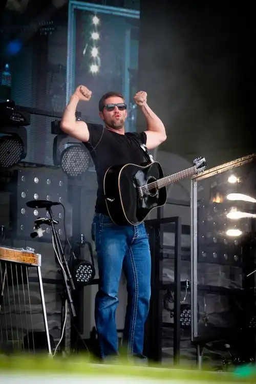 country music star josh turner performs at silver springs