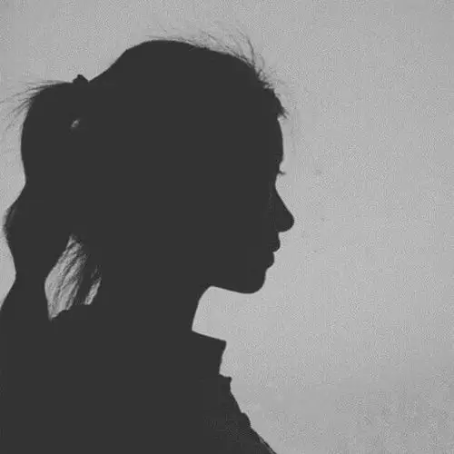 洝大人 黑白女头