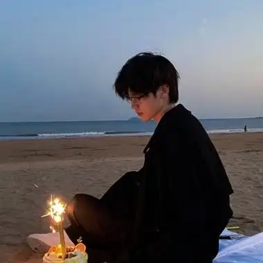 干净阳光的男生头像真人