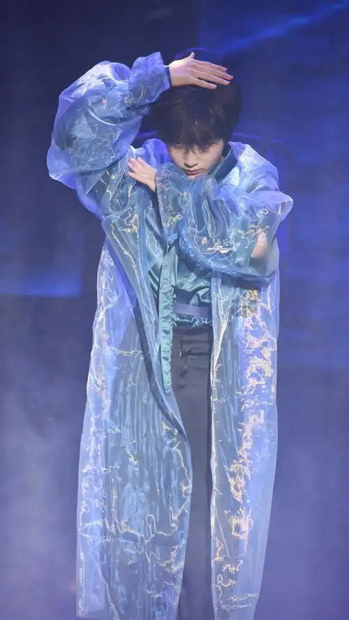 没人觉得冷脸赵冠羽很帅吗.