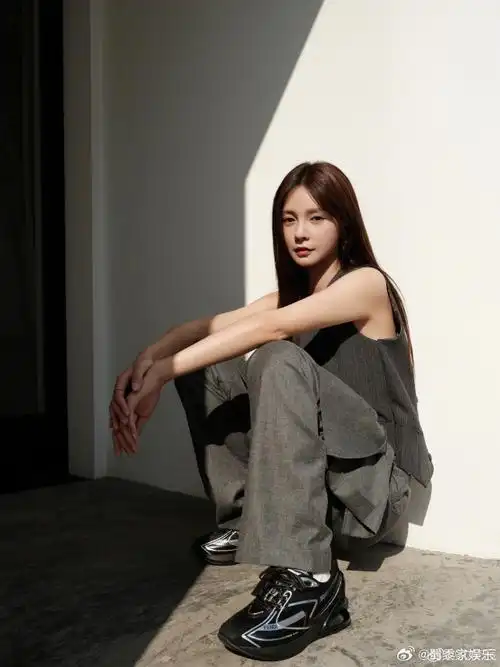 沈梦辰米兰街拍照##沈梦辰真的能hold任何风格呢