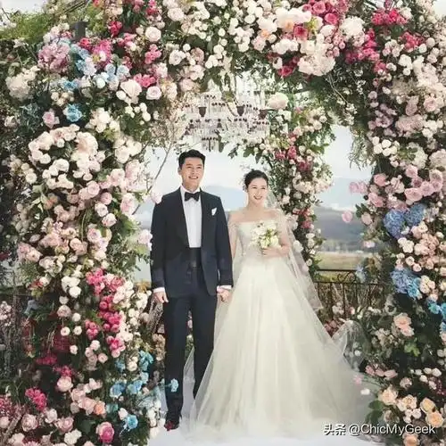 玄彬孙艺珍结婚2周年甜晒未曝光婚纱照