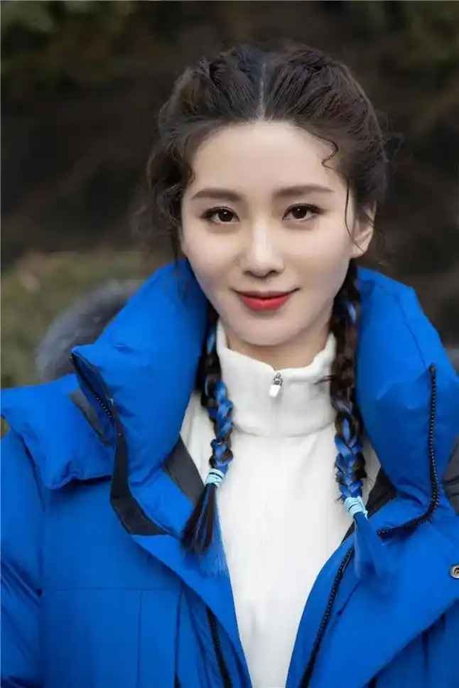 明星都在用的彩绳编发,谁也不要错过,发型每天不重样#编发教程 - 抖音