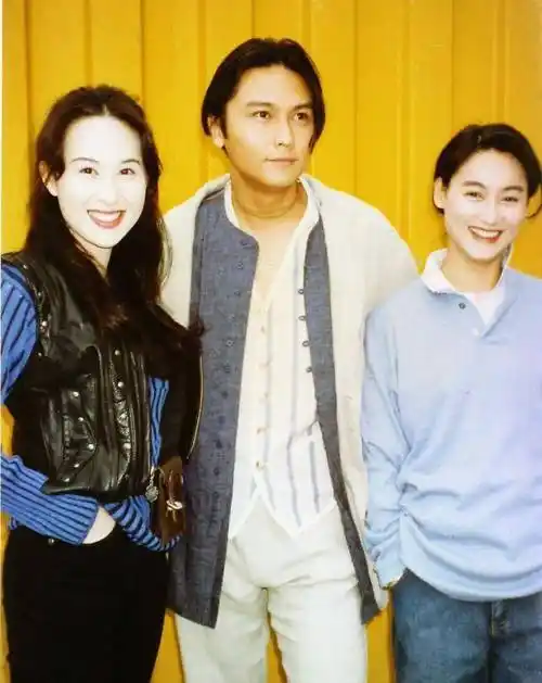 tvb的童年女神,抛弃张卫健后下场惨淡,51岁身材走样颜值下滑_江欣燕