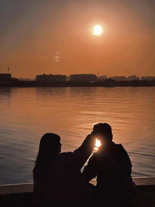 郑州情侣海边落日拍照