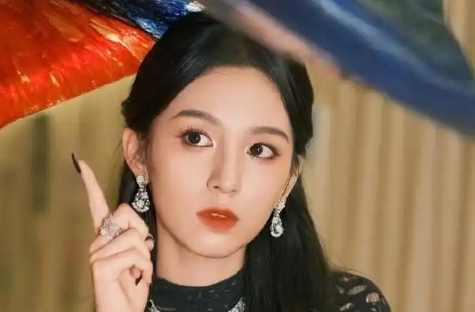 来自重庆的20位美女明星,个个肤白貌美,热辣滚烫,你最喜欢谁?