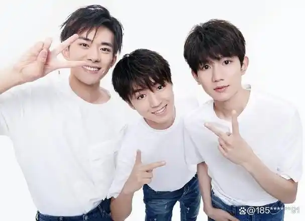 接连被天王天后邀请为演唱会嘉宾,看看24岁王俊凯的"江湖地位"