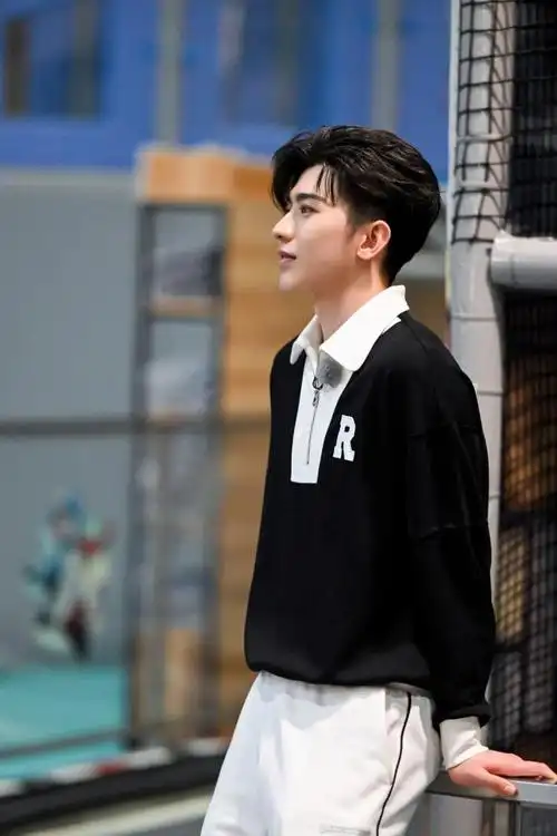 跑男来了cut04视频sniperaugust_蔡徐坤傻站enamored迷恋·蔡徐坤