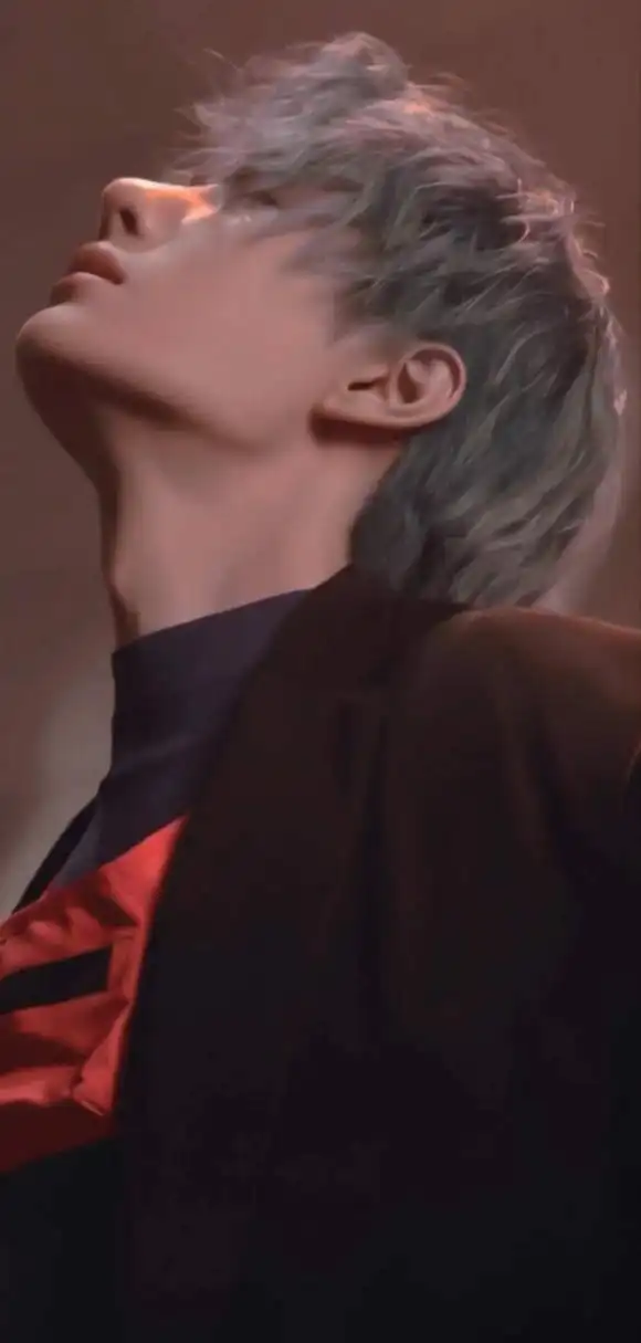 博君一肖 肖战亮相舞台,手持扇子,气场全开!