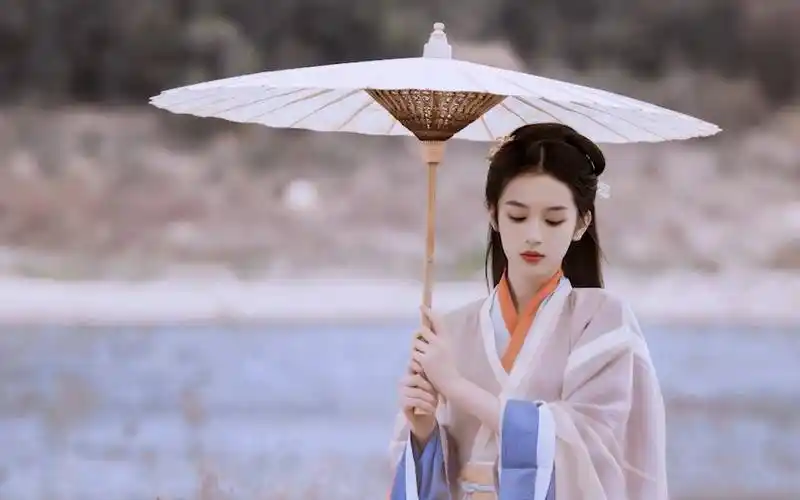 古装美女和油纸伞是绝配,杨幂关晓彤美出圈,刘诗诗美得像一幅画_样子_