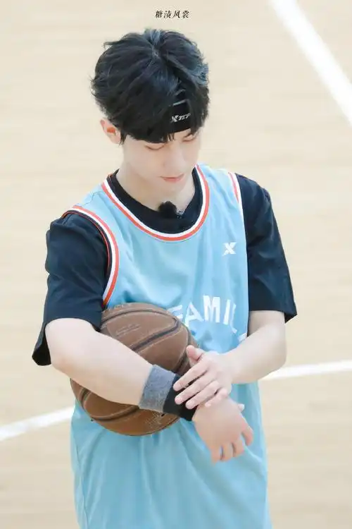 张真源超话90#张真源 荷尔蒙引爆点#98#张真源负角度进球#篮球