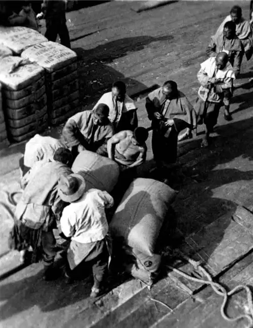 沙飞 码头工人 1935-1937年