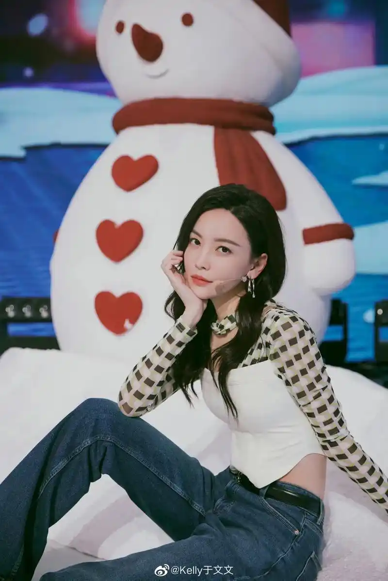 又是被姐姐的美照击中的一天,#于文文[超话]# - 抖音