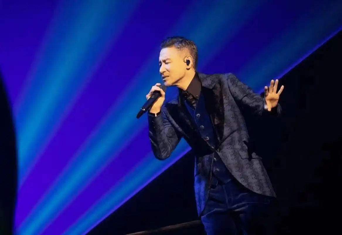 张学友门票贵到离谱进场后心痛崩溃2280坐看台角落