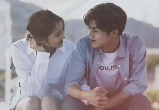 有一种整容叫鹿晗恋爱,女友关晓彤没什么变化,他像换了个人.