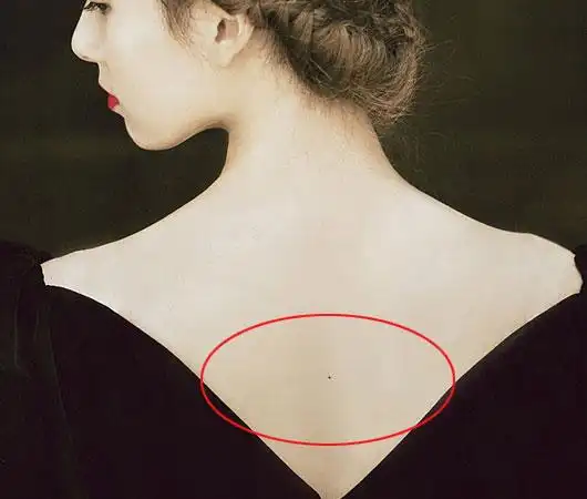 后背长痣天生有福气痣长对了口袋不差钱