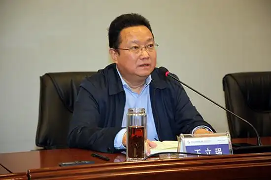 "动员视频会,公司董事长王立强面向全网发出冲刺年度目标任务的动员令