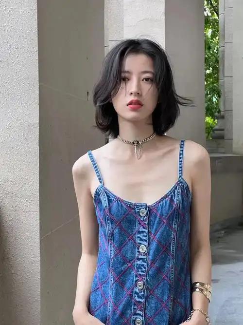 八字刘海美女短发发型2