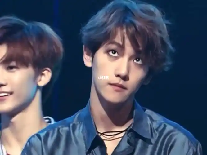 边伯贤美瞳滑片名场面谁2022还在看我不说