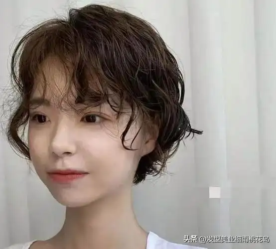 日系短发女层次感教程,"极致超短烫"简单又耐看 - 冷求网