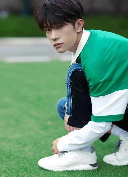 和易烊千玺说早安