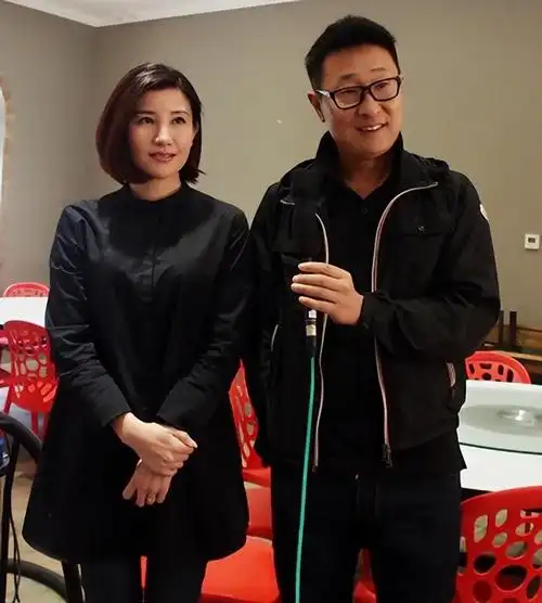 磕磕绊绊,矛盾不断,恰如《金婚》的大庄一样,至今已经结婚已经20年