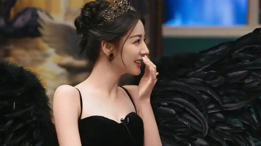 迪丽热巴的翅膀卡门里了##开始推理吧拒绝校园霸凌##开始推理吧