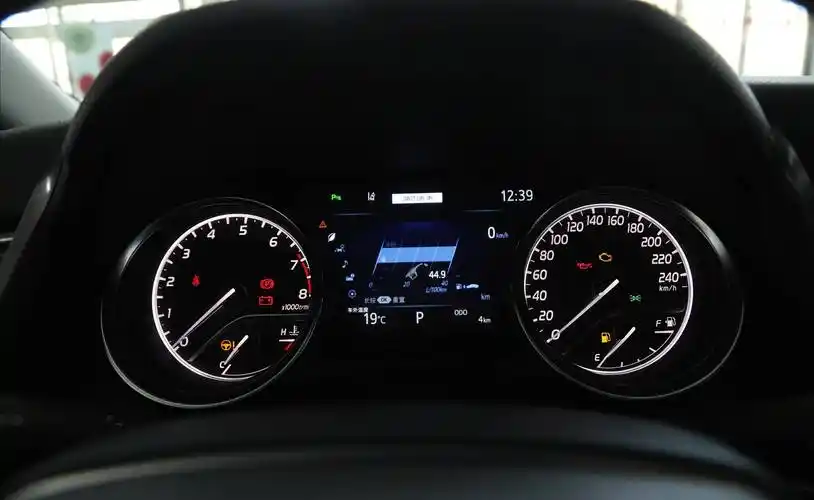 7英寸仪表盘整车空间方面,凯美瑞的轴距是2825mm,车高是1455mm,我的