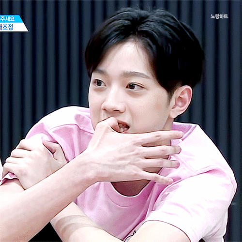 191229 今日份的可爱系赖冠霖分享 镜头捕捉吃手指的奶冠