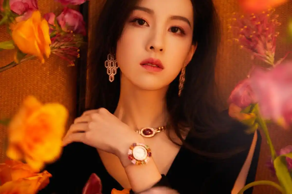 隔着屏幕都满满的心动,妥妥富家大小姐既视感,这次陈都灵黑色丝绒