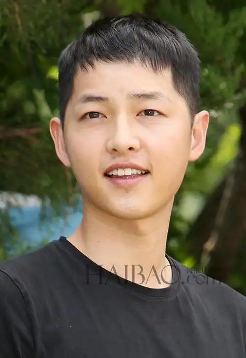 宋仲基剃头正式入伍 俊朗身影往后很难见