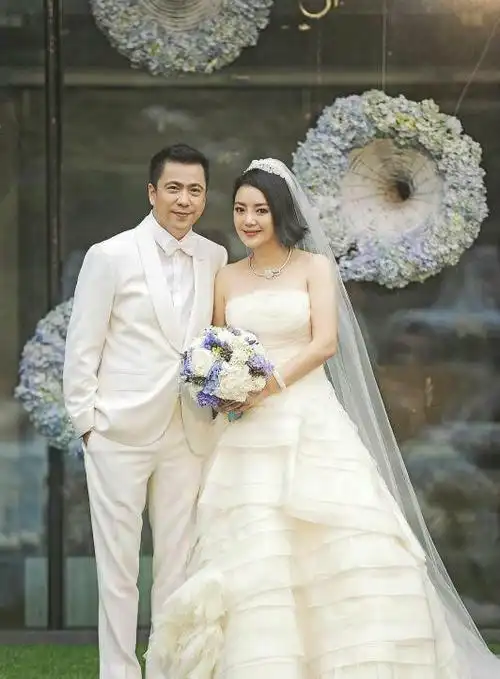 第三位:王中磊妻子王晓蓉赵宝刚在前方奋斗,丁芯在幕后为他安定江山