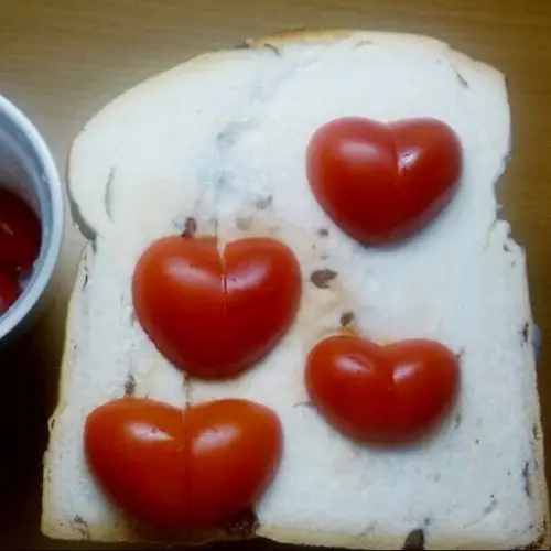 秦楼月*楚关风做的在10秒内把小西红柿切成心形