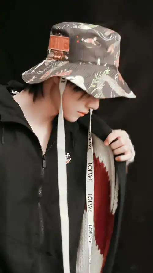 分享一组杂志大片,帽子不是谁戴都好看