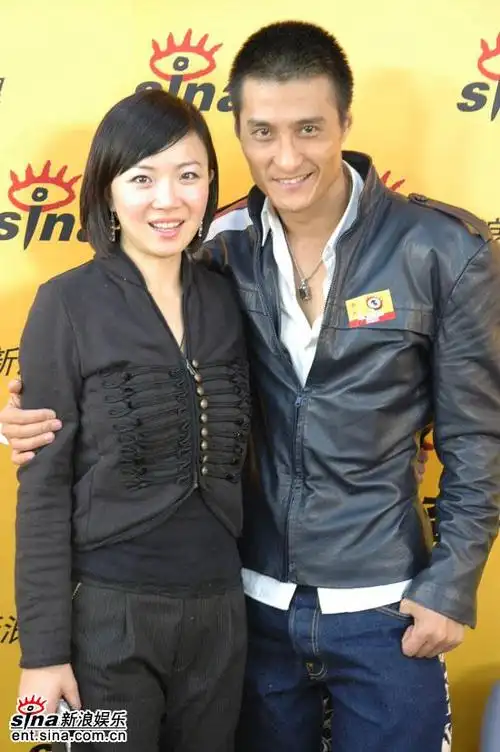 图文:叶蓓胡东聊《名声大震》--笑得很灿烂