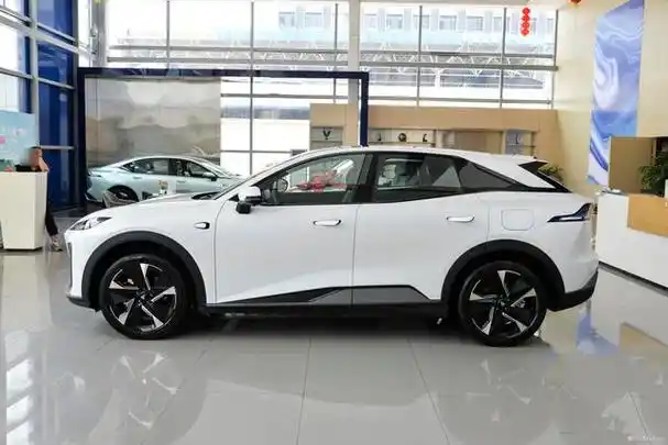 日前,小鹏汽车品牌旗下的小鹏g6车型正式上市,新车推出了五款车型可选