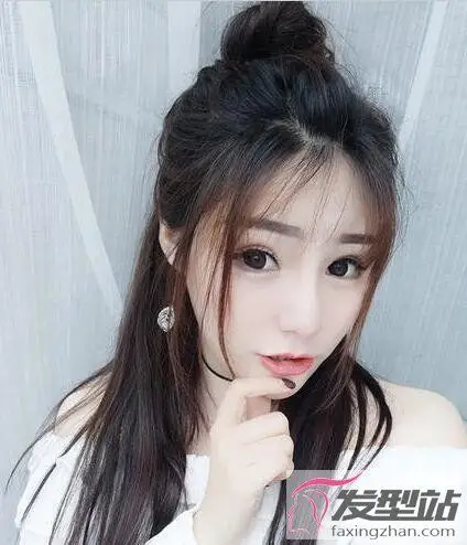直发适合扎半丸子头吗 这样扎时尚活泼超显嫩_发型站_最新流行发型