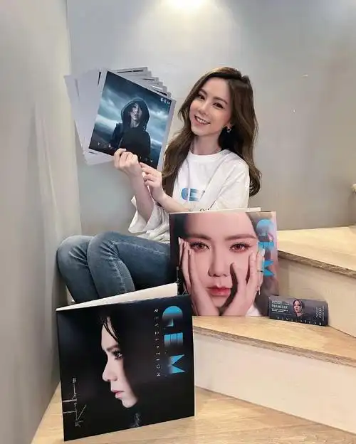 邓紫棋新专辑启示录##啓示錄 》典藏彩膠雙版本預購已經開始,限量